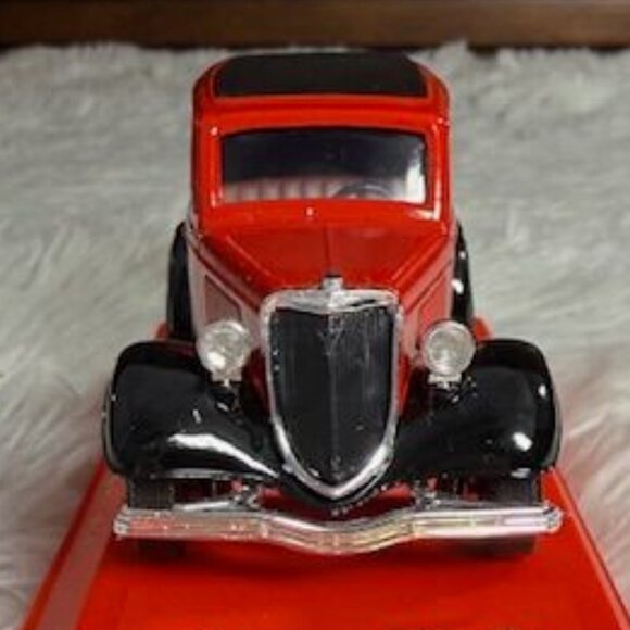 Vintage Coca-Cola Red and Black Metal 1936 Ford V8 in Case Made in France - Picture 3 of 15